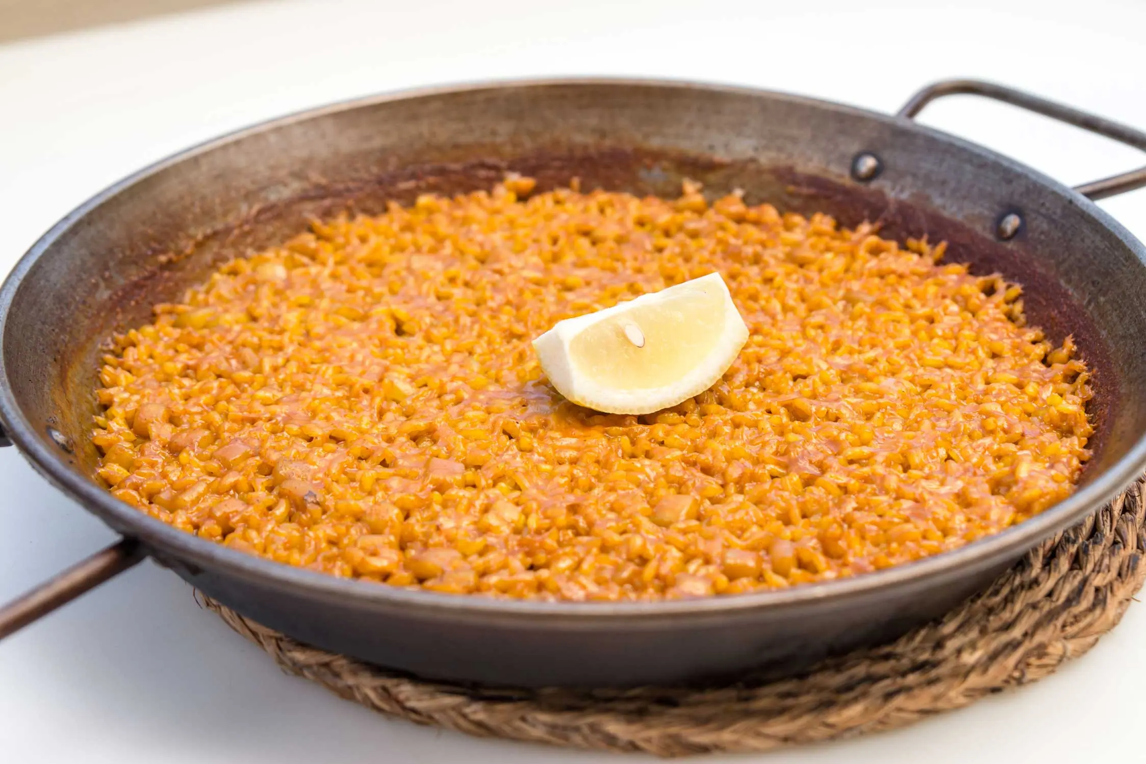 Paella tradicional valenciana en Los Llanos Restaurant